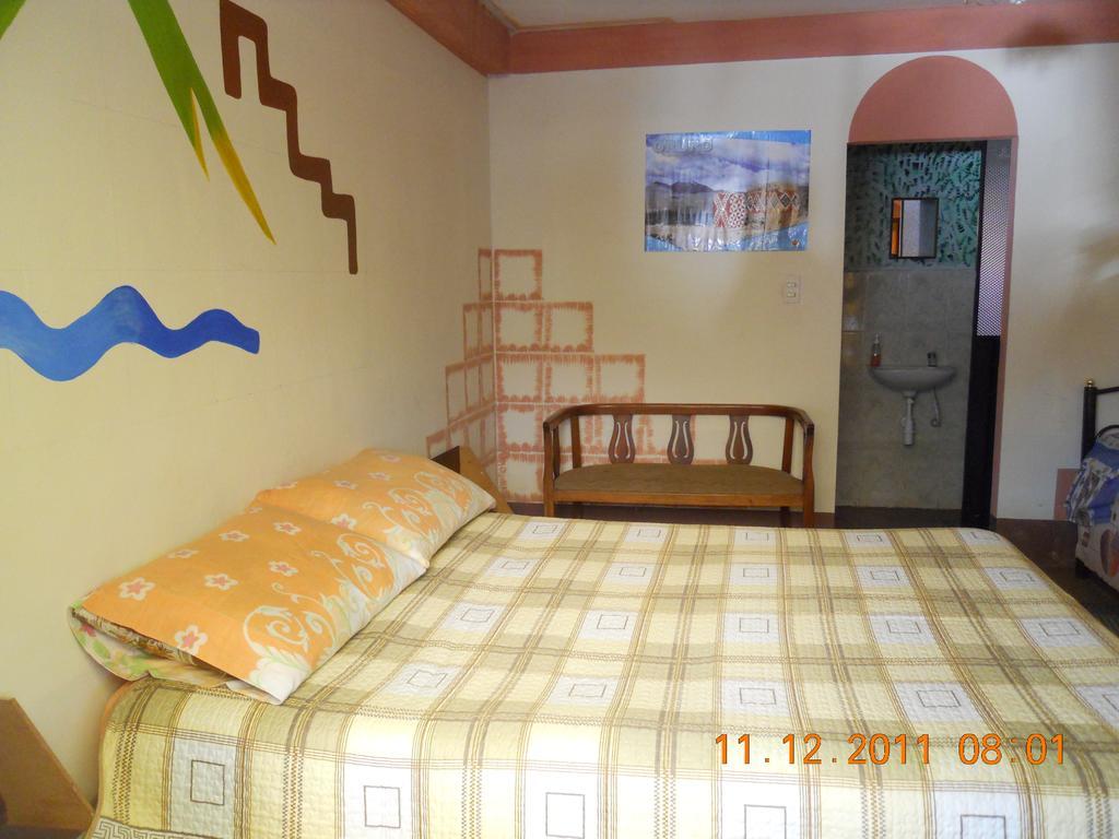Hostal La Casa Del Sol Копакабана Екстер'єр фото