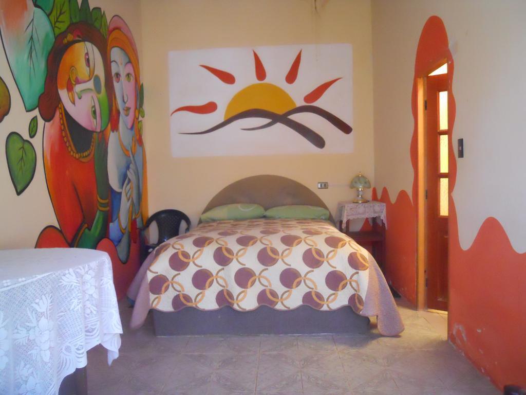 Hostal La Casa Del Sol Копакабана Екстер'єр фото